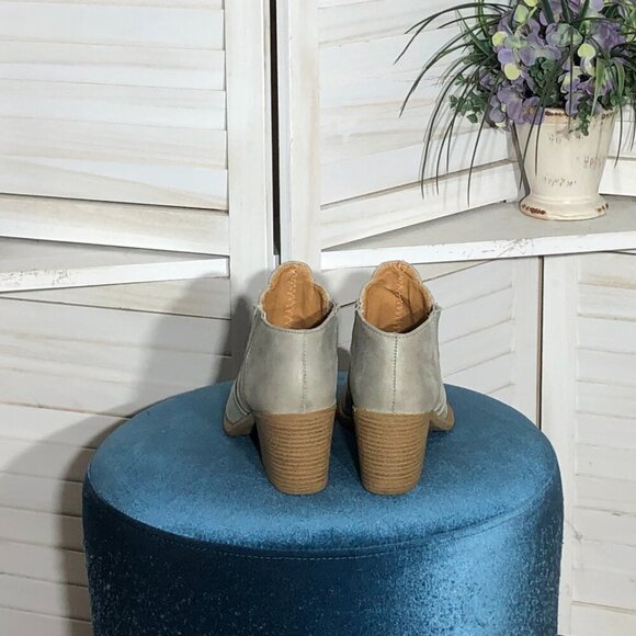 Qupid Cowboy Ankle Boots Leather Taupe Gray Block Heel Size 8 - Picture 3 of 5